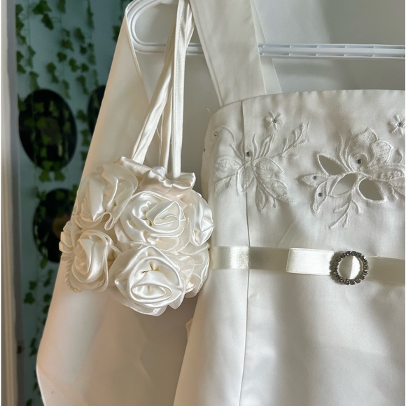 This was my daughter's communion dress, only wore it in church, size 14. - Picture 1 of 5